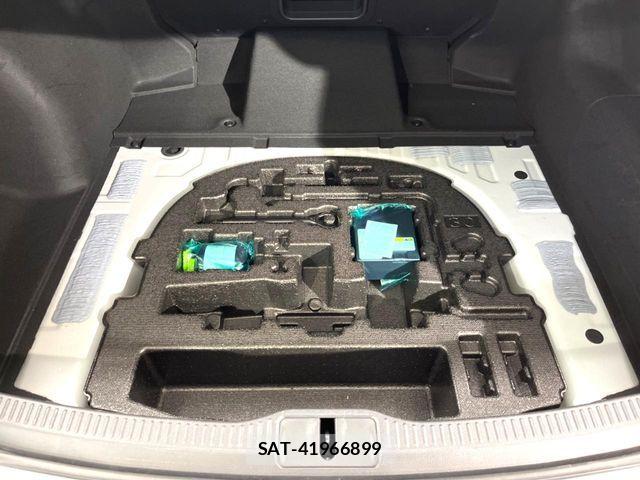 Toyota Crown Crossover 2023-07 8438018-19