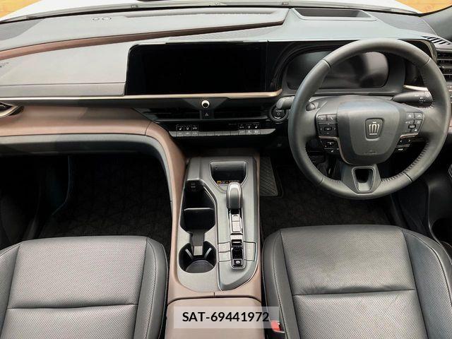 Toyota Crown Crossover 2023-08 8457210-1