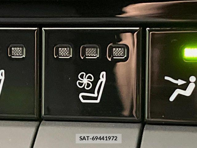 Toyota Crown Crossover 2023-08 8457210-5
