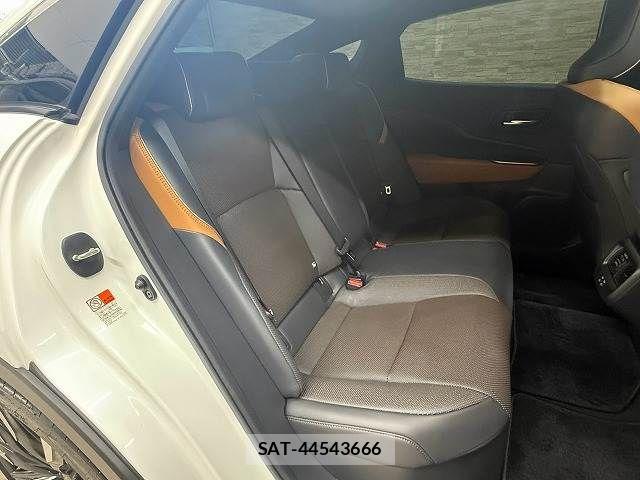 Toyota Crown Crossover 2023-05 8485195-11