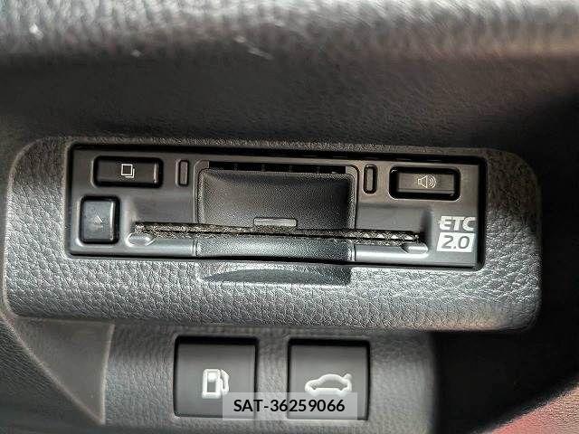 Toyota Crown Crossover 2023-07 8485200-9