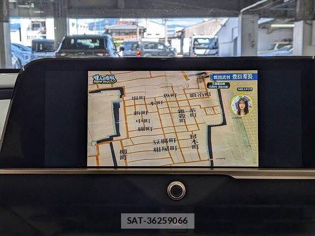 Toyota Crown Crossover 2023-07 8485200-2