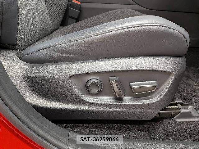 Toyota Crown Crossover 2023-07 8485200-8