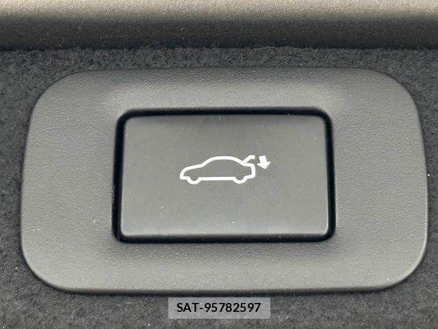 Toyota Crown Crossover 2023-07 8485199-9