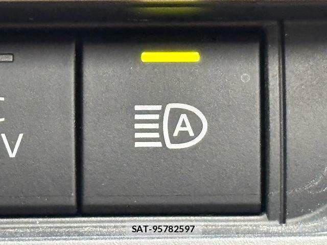 Toyota Crown Crossover 2023-07 8485199-10