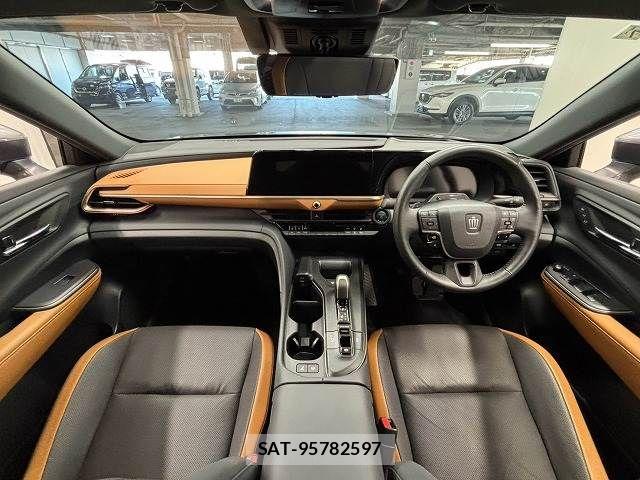 Toyota Crown Crossover 2023-07 8485199-1