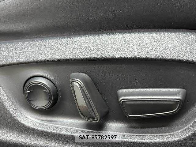Toyota Crown Crossover 2023-07 8485199-6