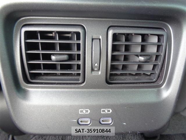 Toyota Crown Crossover 2022-11 8524148-13