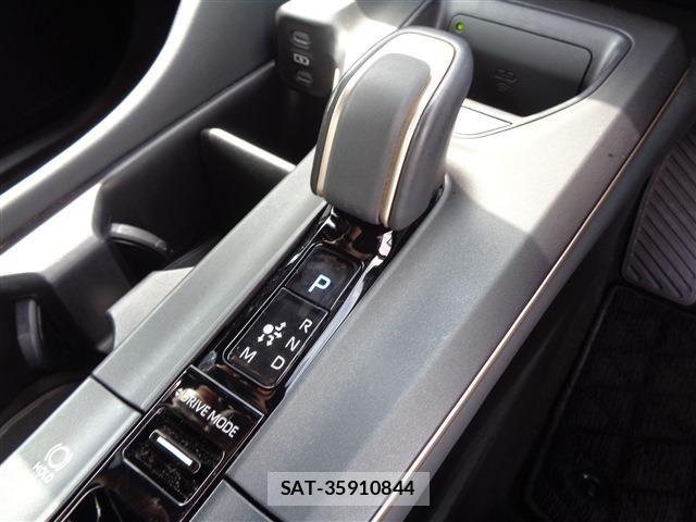 Toyota Crown Crossover 2022-11 8524148-29