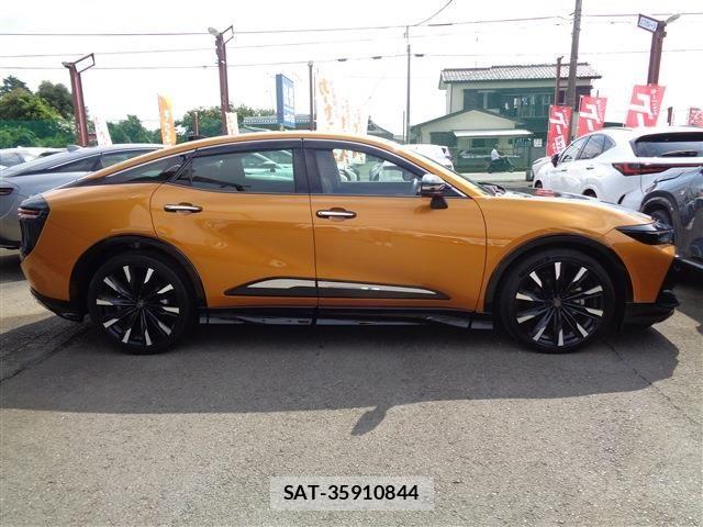 Toyota Crown Crossover 2022-11 8524148-3