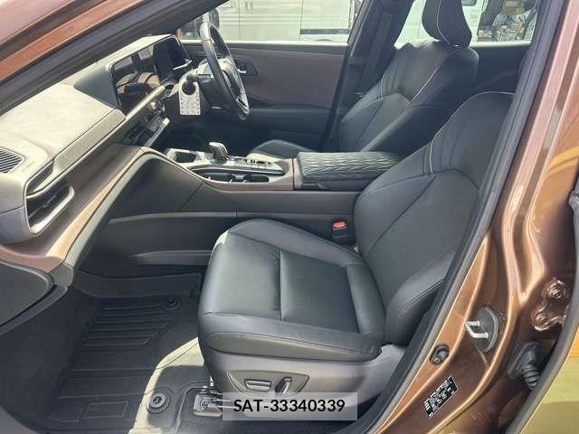 Toyota Crown Crossover 2022-09 8561528-4
