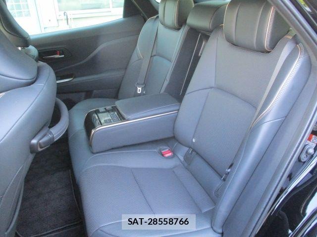 Toyota Crown Crossover 2025-11 8561524-12