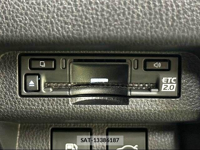 Toyota Crown Crossover 2022-10 8626258-9