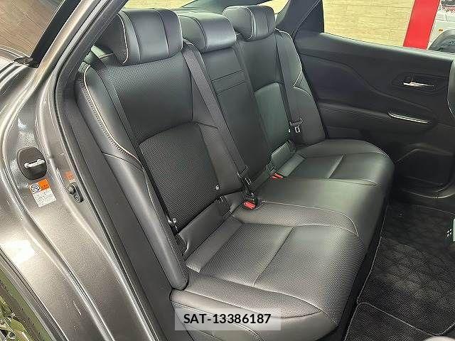 Toyota Crown Crossover 2022-10 8626258-11