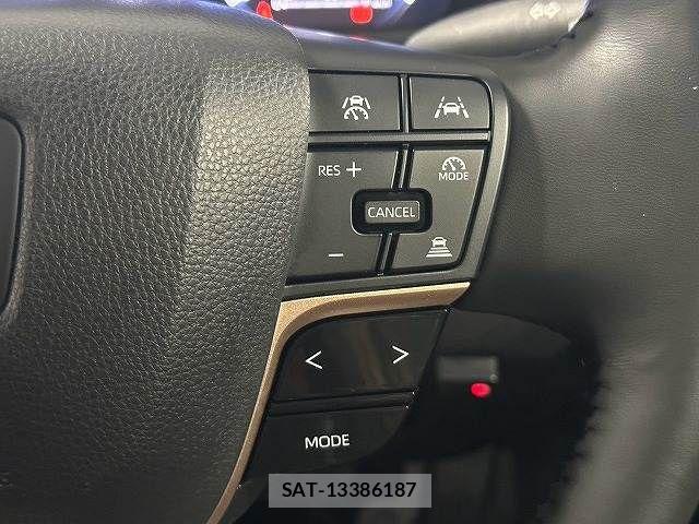 Toyota Crown Crossover 2022-10 8626258-7