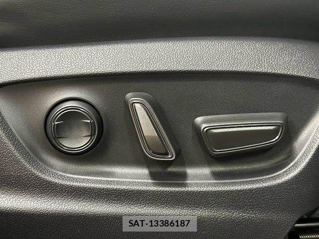 Toyota Crown Crossover 2022-10 8626258-8