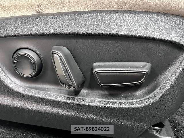 Toyota Crown Crossover 2023-06 8626256-7
