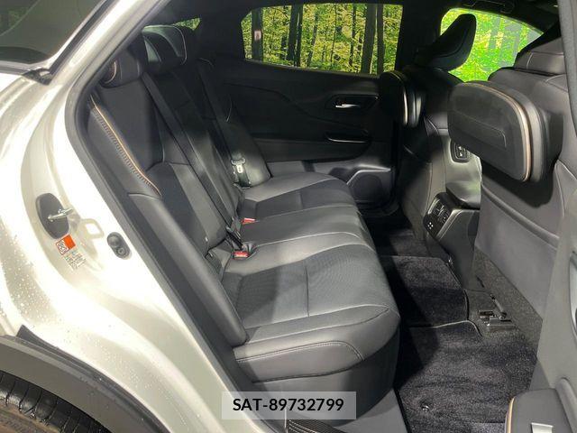 Toyota Crown Crossover 2023-01 8665983-8