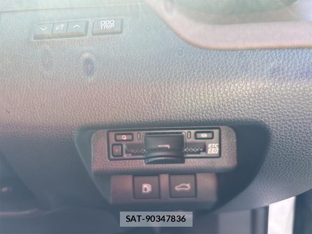 Toyota Crown Crossover 2023-08 8795575-3