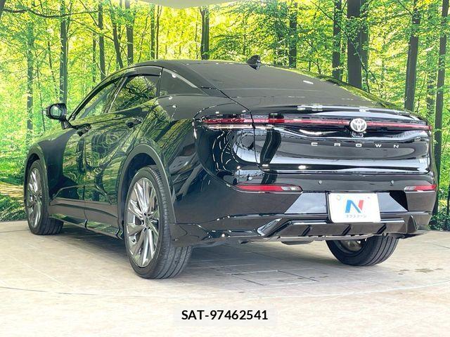 Toyota Crown Crossover 2023-09 8795578-16