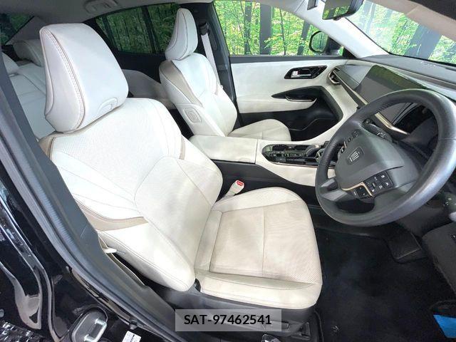 Toyota Crown Crossover 2023-09 8795578-7