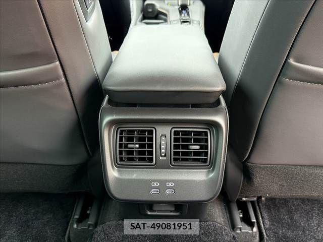 Toyota Crown Crossover 2024-04 8795574-27