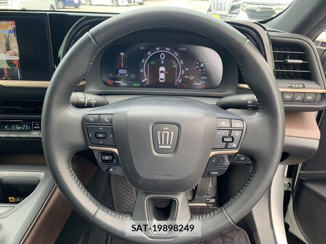 Toyota Crown Crossover 2023-09 8795581-11