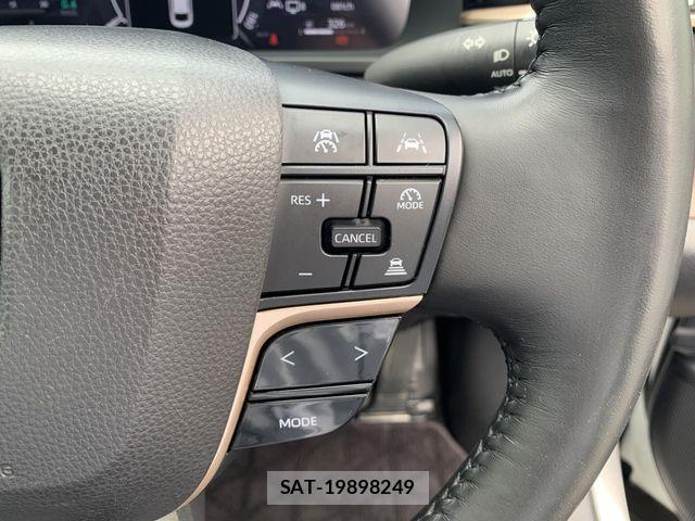 Toyota Crown Crossover 2023-09 8795581-12