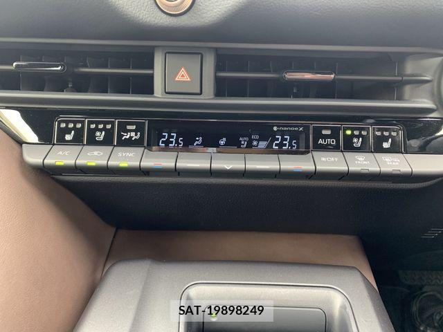 Toyota Crown Crossover 2023-09 8795581-15