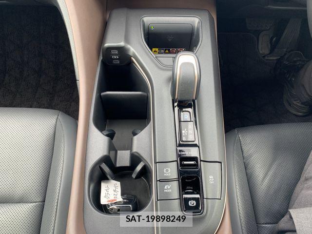 Toyota Crown Crossover 2023-09 8795581-16