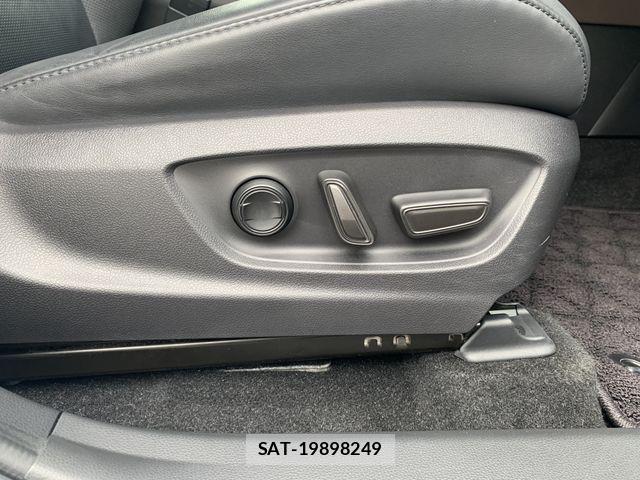 Toyota Crown Crossover 2023-09 8795581-21