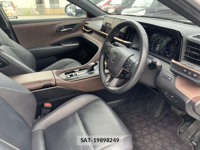Toyota Crown Crossover 2023-09 8795581-22