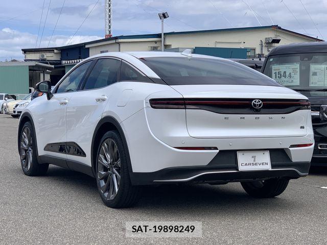 Toyota Crown Crossover 2023-09 8795581-7