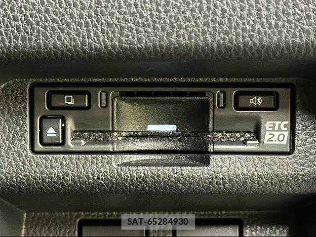 Toyota Crown Crossover 2023-06 8795582-9