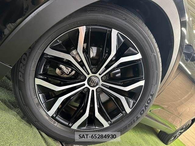 Toyota Crown Crossover 2023-06 8795582-18