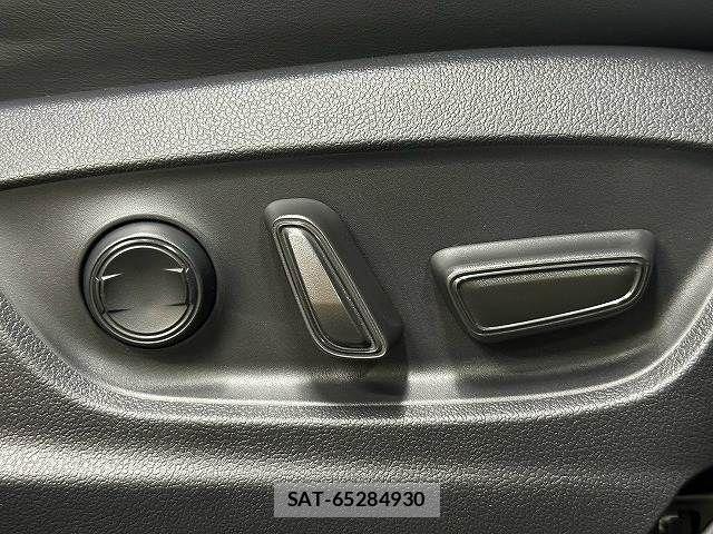 Toyota Crown Crossover 2023-06 8795582-7