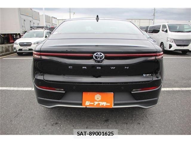 Toyota Crown Crossover 2024-10 8828359-10