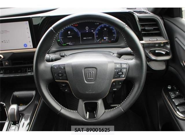Toyota Crown Crossover 2024-10 8828359-22