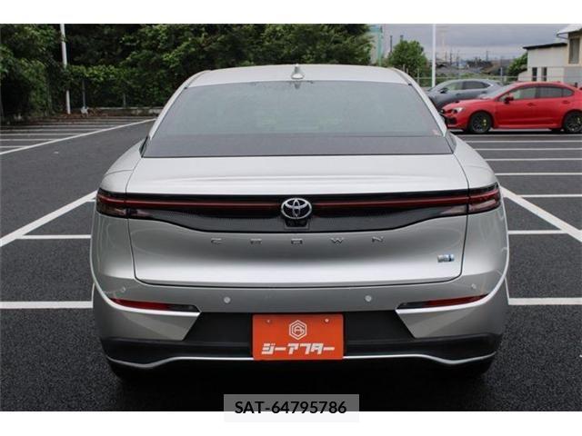 Toyota Crown Crossover 2023-05 8828360-9