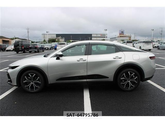 Toyota Crown Crossover 2023-05 8828360-11