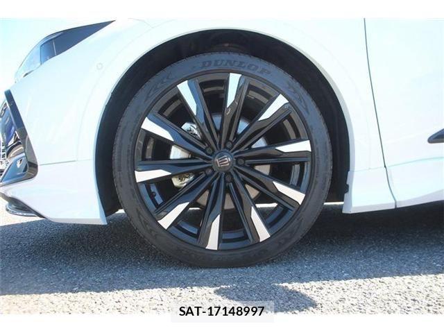 Toyota Crown Crossover 2024-09 8848553-16