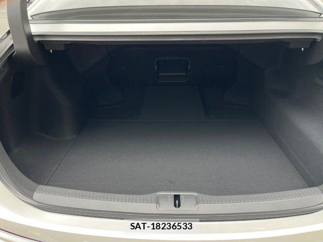 Toyota Crown Crossover 2023-09 8848554-14