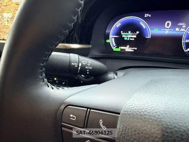 Toyota Crown Crossover 2023-01 8848556-24