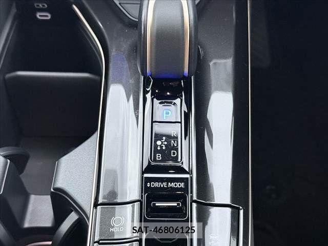 Toyota Crown Crossover 2023-01 8848556-27