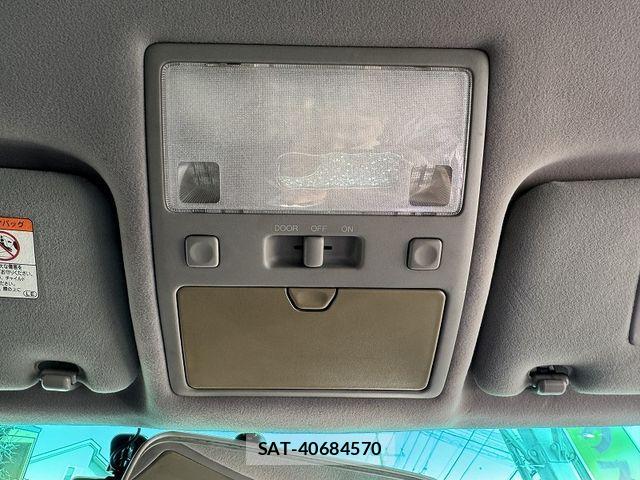 Toyota CROWN ESTATE 2003-04 2727001-17