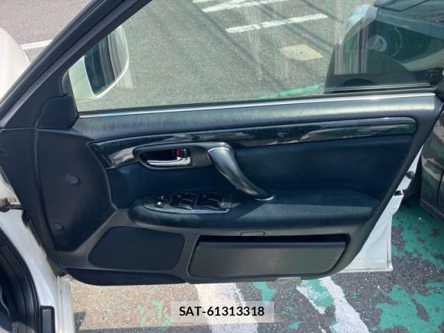 Toyota CROWN ESTATE 2002-11 8098633-12