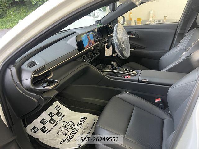 Toyota CROWN ESTATE 2025-06 1121636-16