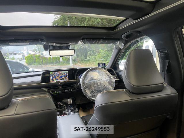 Toyota CROWN ESTATE 2025-06 1121636-4