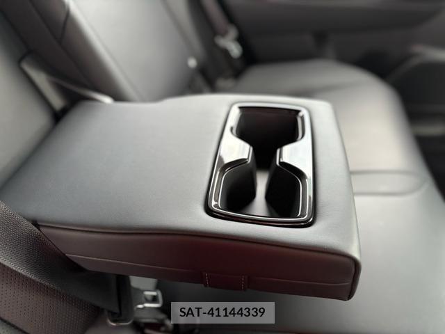 Toyota CROWN ESTATE 2025-08 1281007-11