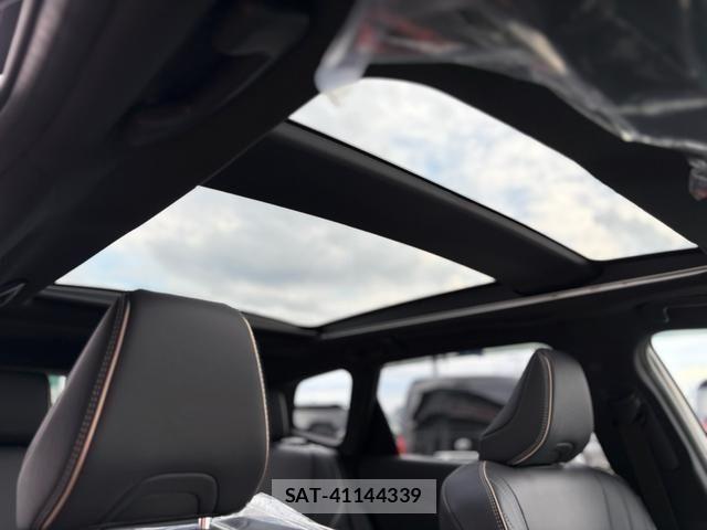 Toyota CROWN ESTATE 2025-08 1281007-14